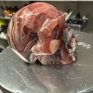 Rhodochrosite skull 86g beautiful black white and pink banding